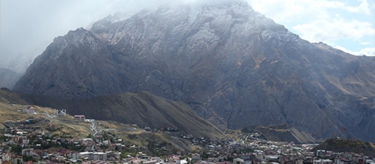 Hakkari’de kar yağışı etkili oldu