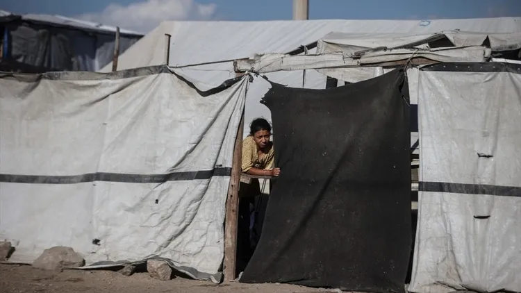 Displaced families in Gaza struggle to survive as humanitarian crisis deepens