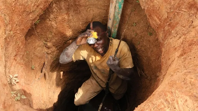The difficult work of mine workers in Nigeria