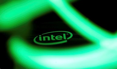 US chipmaker Intel's revenue down 32% in Q4