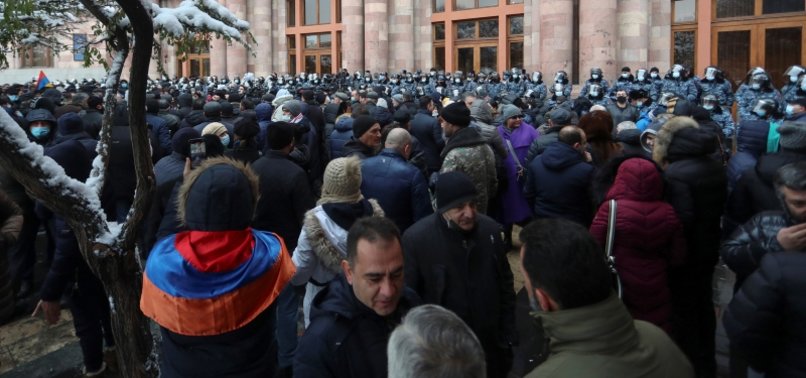 ANTI-GOVERNMENT PROTESTERS LAY SIEGE TO PM PASHINYAN OFFICE IN YEREVAN TO DEMAND HIS RESIGNATION