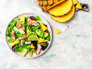 Izgara Tavuklu ve Ananaslı Yeşil Salata