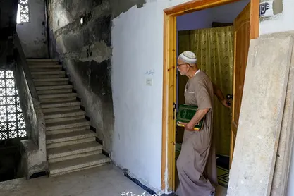 Duvarın Arkasındaki Hazine: Abdullah Ulvan’ın Gizli Kütüphanesi