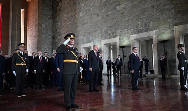 President Erdoğan visit Anıtkabir with state officials