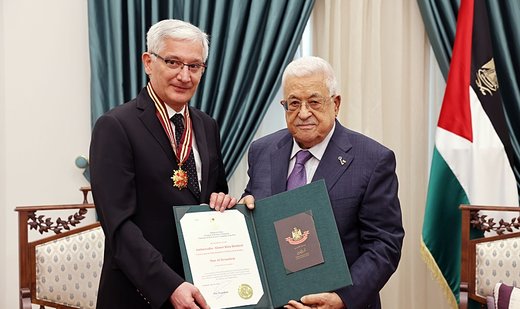 Turkish consul general in Jerusalem pays farewell visit to Mahmoud Abbas