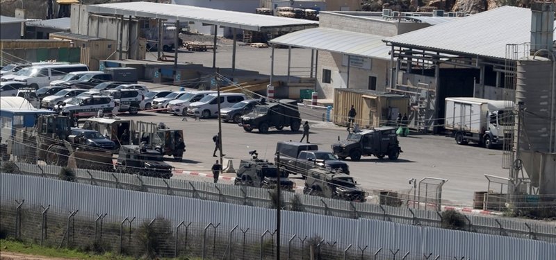 Israeli army releases 10 Palestinian detainees from Gaza