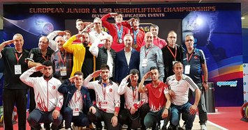 Turkish weightlifter wins gold in youth championships