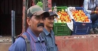 Hindistan’da domatese silahlı koruma!