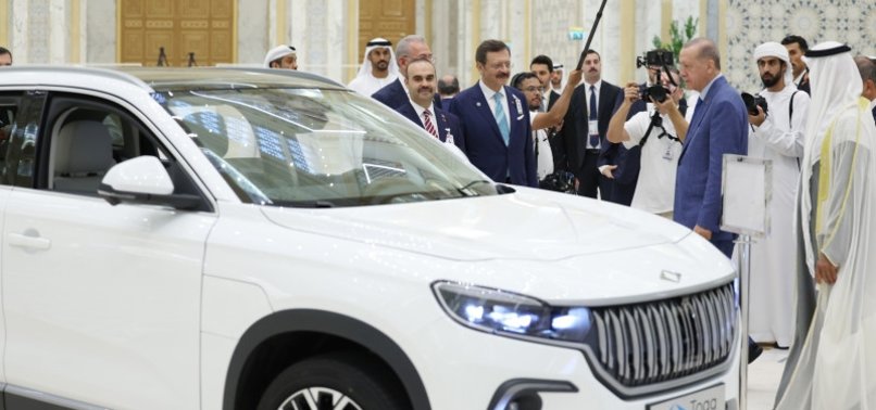 PRESIDENT ERDOĞAN GIFTS TÜRKIYES 1ST INDIGENOUS ELECTRIC CAR TO UAE PRESIDENT