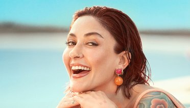 Melek Mosso İlk Albümünü ve Çıkış Parçasını Duyurdu!