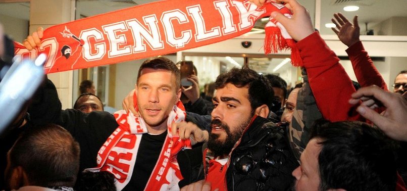 PODOLSKI RETURNS TO TURKEY BY MOVING TO ANTALYASPOR