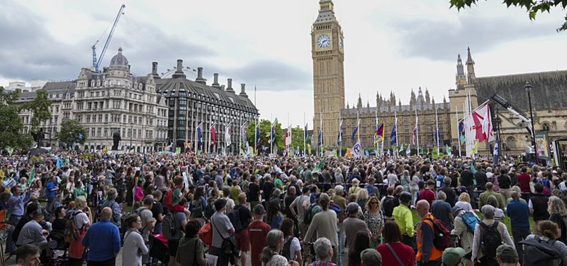 THOUSANDS MARCH IN LONDON TO CALL FOR URGENT CLIMATE ACTION