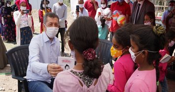 Face masks to be distributed to Turkish students when schools reopen
