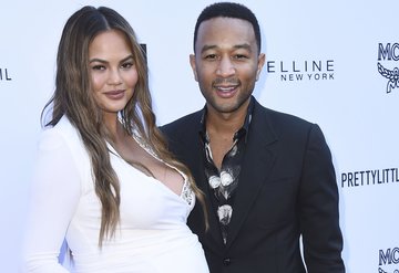 Chrissy Teigen, bebeğini kaybetti