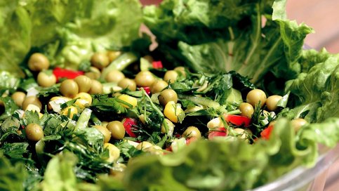 Bezelyeli Salata