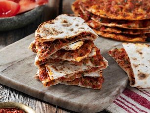 Yaz Sofralarına Lezzetli Bir Dokunuş: Pek Food Lahmacun