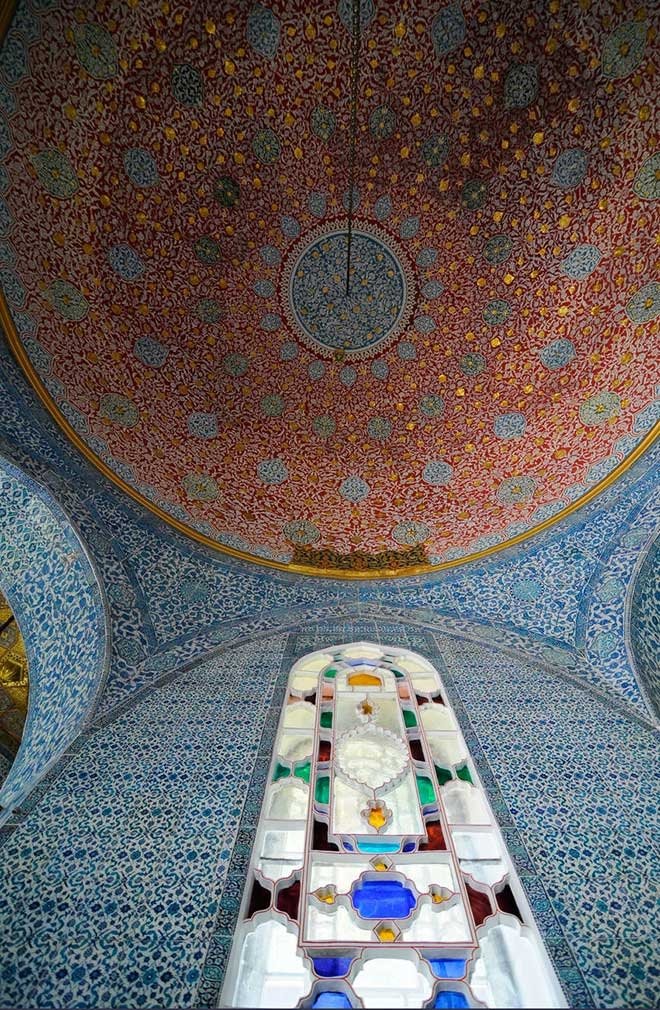 Renk, teknik ve dekorasyon tasarımlarıyla İslam uygarlıÄında seramik