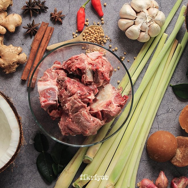 Kurbanın eti, derisi ve bağırsakları gibi kısımlarının kurban sahibi tarafından satılması caiz midir?