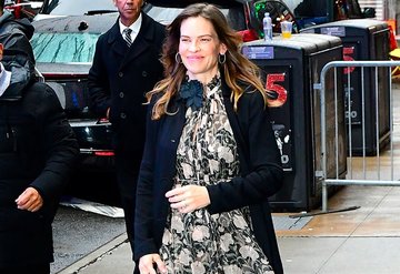 Hilary Swank ikiz bebek bekliyor