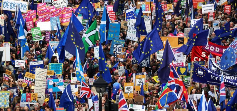 THOUSANDS OF UK CITIZENS JOIN MARCH IN LONDON FOR NEW BREXIT REFERENDUM