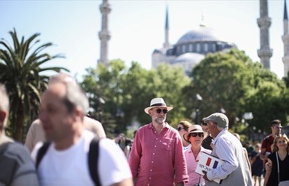 İstanbulilk6ayda85milyonuaşkınyabancıahrefindexturistclasstkktLnktargetblankturistaağırladı