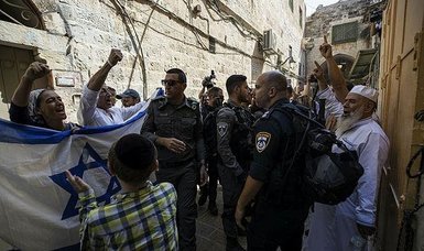 Hundreds of Israelis storm Al-Aqsa complex in Jerusalem amid Gaza attacks
