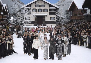 Karl Lagerfeldin son Chanel şovu