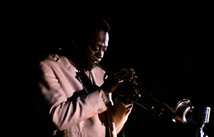 Damson Idris ve Anamaria Vartolomei, Mick Jagger yapımcılığındaki “Miles & Juliette” filminde Miles Davis ve Juliette Gréco’yu canlandıracak.