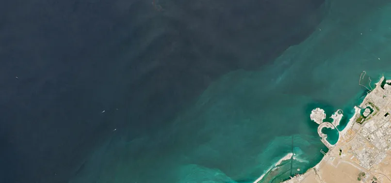 OIL POLLUTION FROM WAR-DAMAGED TANKER POLLUTING UAE BEACHES