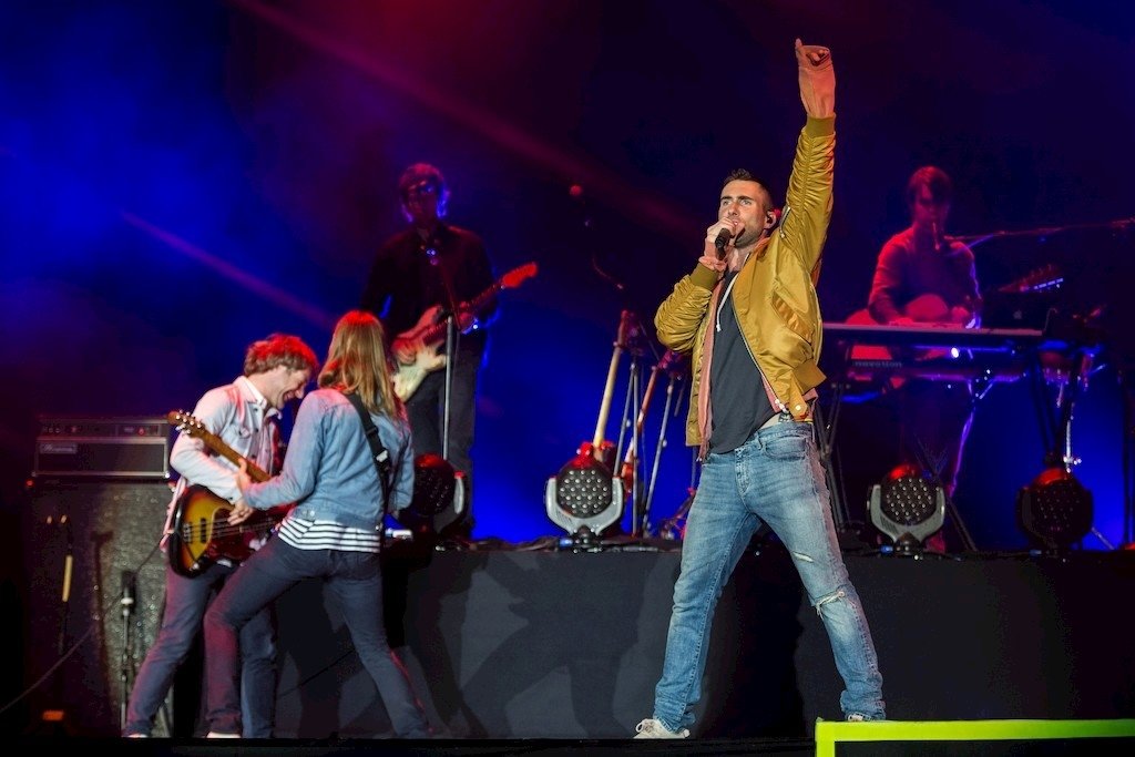 Maroon 5 x Super Bowl - Esquire