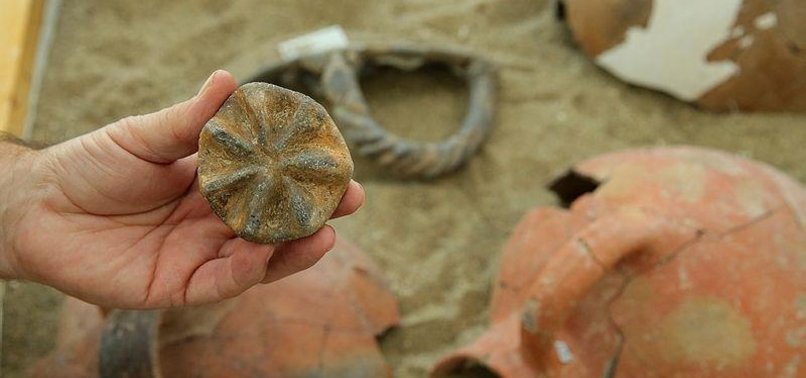 8,000-YEAR-OLD SEAL UNEARTHED IN AEGEAN TURKEY