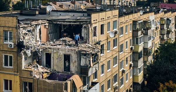 Nalchikdagi mehmonxona xonasida porno suratga olingan. Qinning ichida dumaloq top bor