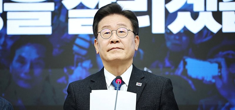 South Korea's liberal opposition wins absolute majority
