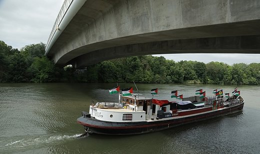 Paris pro-Palestine demonstrators decorate narrowboat on River Seine