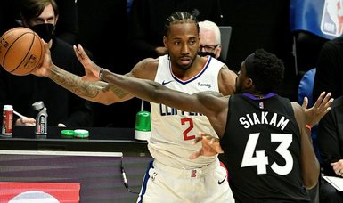 Clippers come from behind to down Raptors