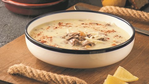 Yoğurt Terbiyeli Etli Erişte Çorbası Tarifi