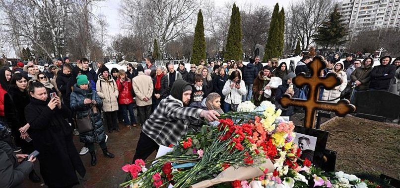 NOON AGAINST PUTIN: THOUSANDS OF RUSSIANS TURN OUT TO FULFIL NAVALNYS LAST WISH