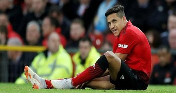Man Utd's Sanchez out for up to six weeks