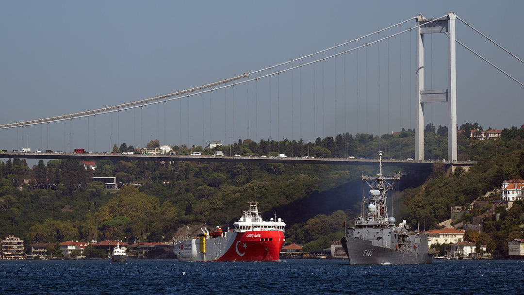 ORUÇ REİS ARAŞTIRMA GEMİSİ İSTANBUL BOĞAZI’NDAN GEÇTİ