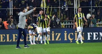 10-man Fenerbahçe earn vital point with last-minute goal