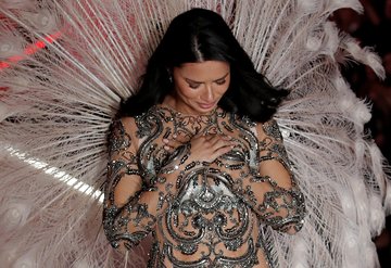 Adriana Lima, Victorias Secreta veda etti