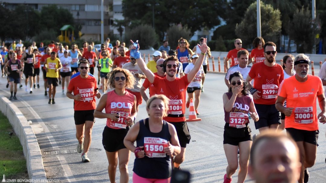 9 EYLÜL İZMİR YARI MARATONU KOŞULDU