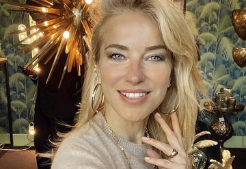 Burcu Esmersoy, poz vermeye doymuyor