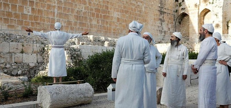 SCORES OF SETTLERS STORM AL-AQSA COMPOUND FOR PASSOVER