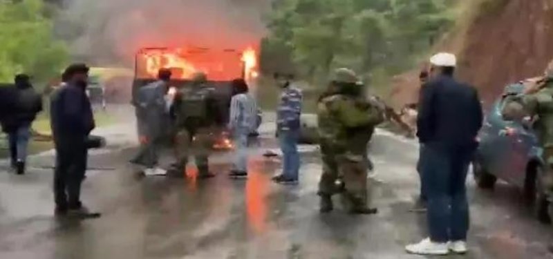 Five Indian army soldiers die after vehicle catches fire in Kashmir