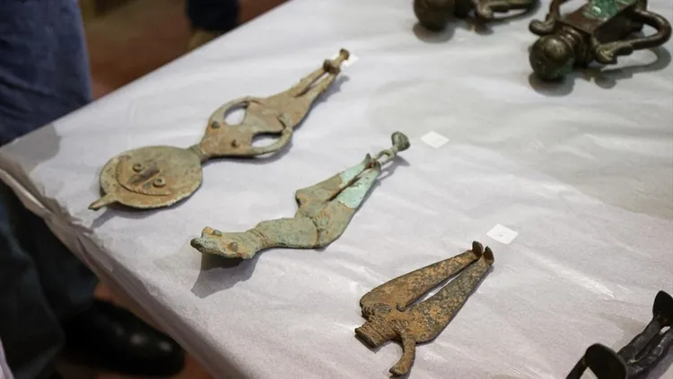 Syria displays 21 returned US artifacts at Damascus National Museum