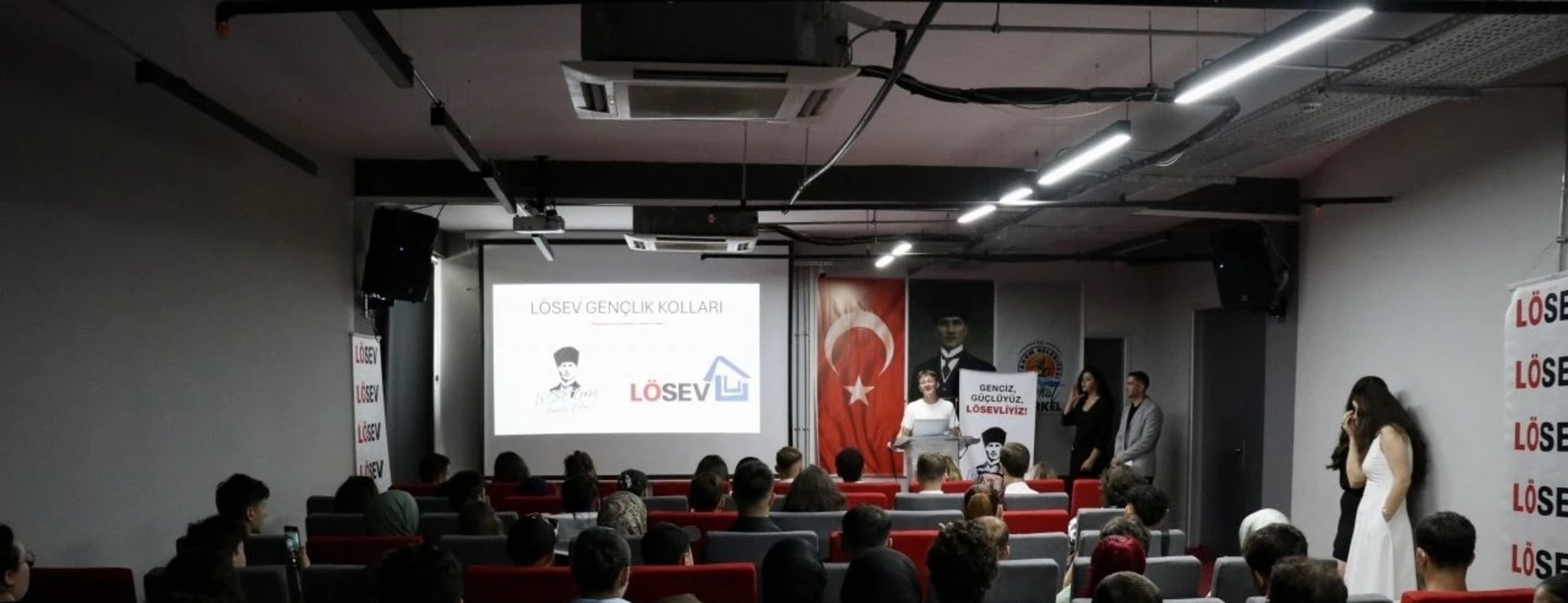 Lösemiyi atlatan gençler Samsun’da LÖSEV öncülüğünde buluşarak moral depoladı