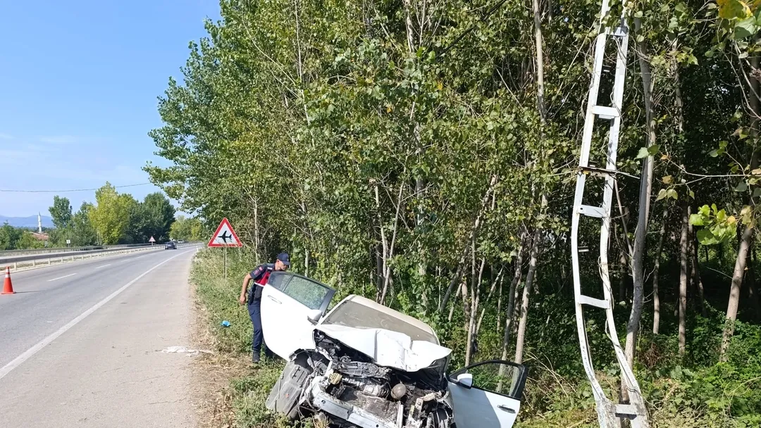 TOKAT’TA DEVRİLEN OTOMOBİLDE 1 KİŞİ ÖLDÜ, 1 KİŞİ YARALANDI.