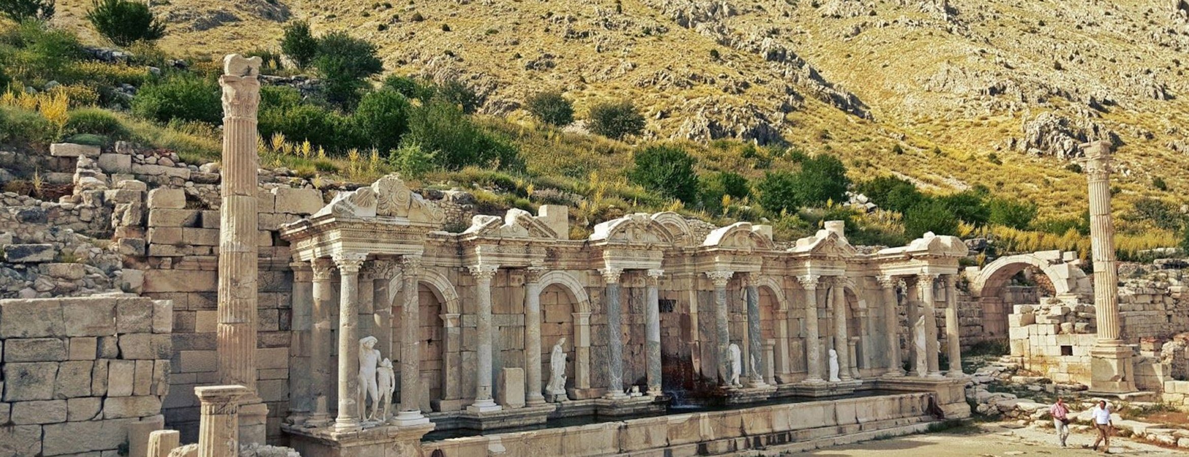 Teke yöresinin kültür başkenti Burdur birçok doğal ve tarihi yapıyı barındırıyor