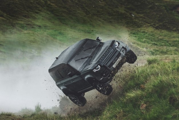 LAND ROVER DEFENDER’A JAMES BOND DOKUNUŞU